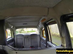 Bigtitted london cabbie cocksucks on backseat
