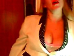 milf masturbates on webcam