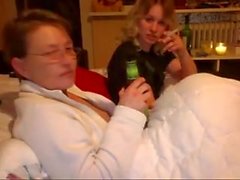 German Mom and NOT daughter in bed (even better) - go2cams