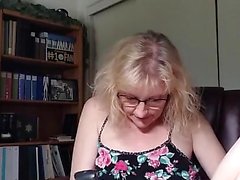 Hot adult makes herself cum