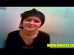 Arab hijab girl flashing-hibasex