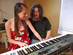 Teen amateur fucking for a singing career chance