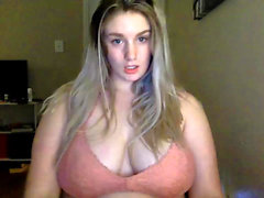 Beautiful amateur likes to masturbate onto webcam
