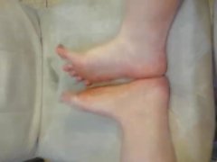 Giggling toes while masturbating Bree.zie