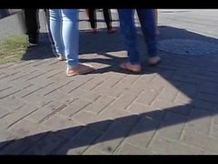 Candid teen flip flop feet and soles on street